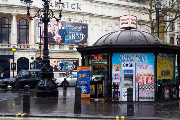 National Portrait Gallery to turn disused ticket kiosk into café and pop-up shop